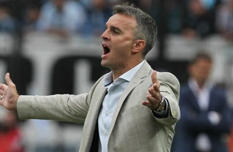 Lavallén condiciona su llegada como DT de Belgrano