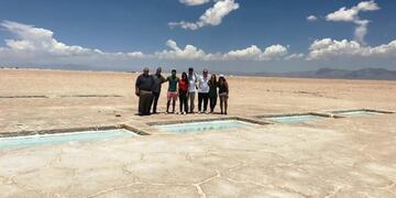 Turistas en las Salinas Grandes, Jujuy