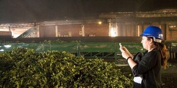 Narda Lepes en los secaderos de yerba del INYM\u002E