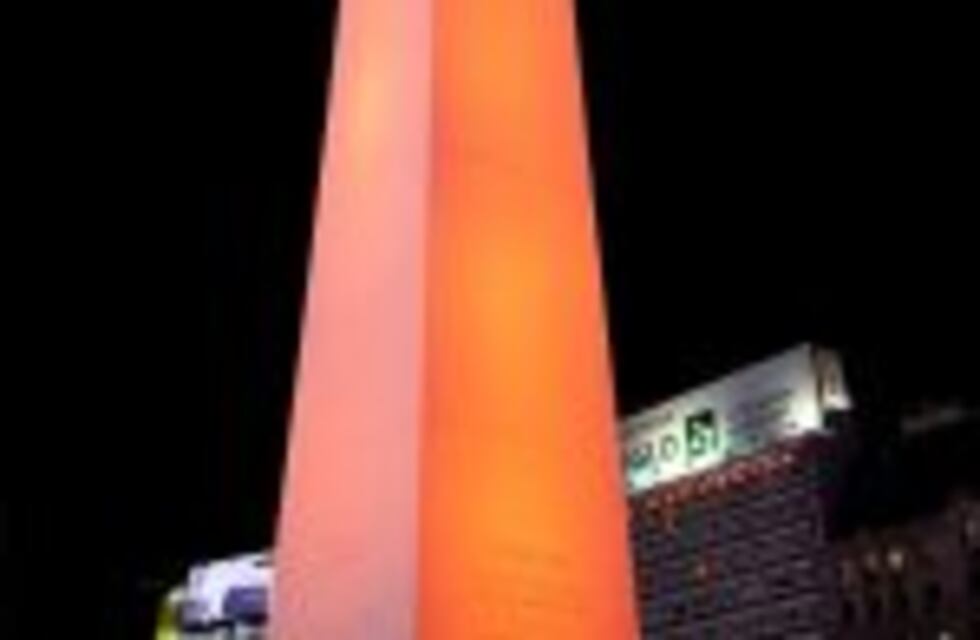 El Obelisco se iluminó de naranaja para sumarse al Día Internacional de la Eliminación de la Violencia contra la Mujer