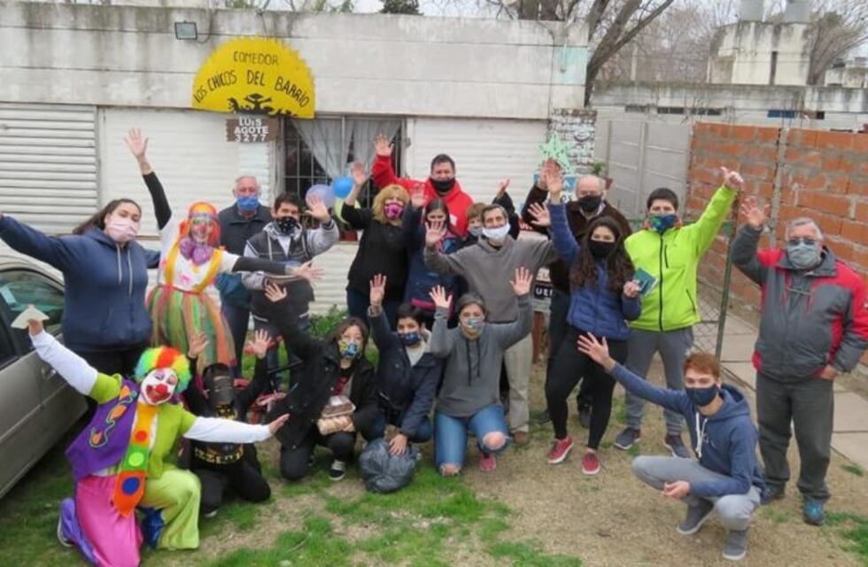 El merendero "Los Chicos del Barrio" abre su roperito este martes