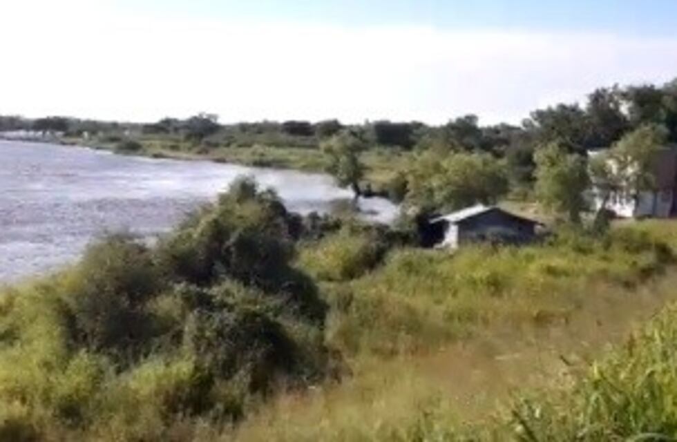 Dramática búsqueda: un bebé de un año en un descuido de su mamá se arrojó al río Colastiné