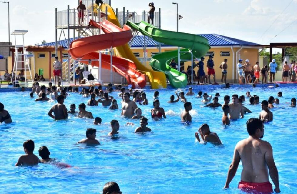 Cientos de bañistas de la provincia  y del Paraguay disfrutaron del Parque Acuático