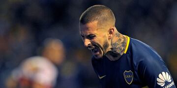 Tras ser operado, Darío Benedetto tendrá entre seis y ocho meses de recuperación\u002E / AFP PHOTO / ALEJANDRO PAGNI