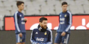 AUS02 MELBOURNE (AUSTRALIA) 08/06/2017\u002E- El jugador de la selecciu00f3n nacional de Argentina Lionel Messi participa en un entrenamiento de cara al partido amistoso que disputaru00e1n mau00f1ana ante Brasil en el Melbourne Cricket Ground, en Melbourne, Australia, hoy, 8 de junio de 2017\u002E EFE/Mal Fairclough PROHIBIDO SU USO EN AUSTRALIA Y NUEVA ZELANDA