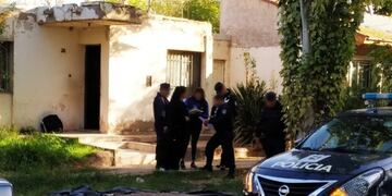 Encontraron a un hombre muerto en Mendoza en una casa toda revuelta.