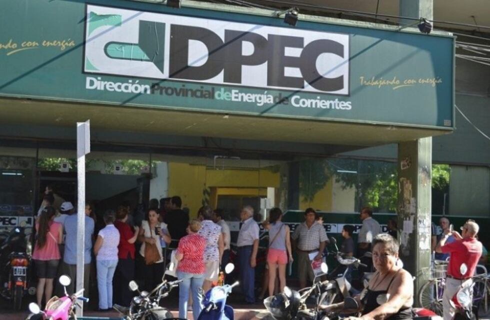 Por asamblea de los trabajadores de la DPEC, hay demora en la atención al público
