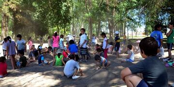 Miles de niños de San Rafael asisten cada año a las colonias de verano.