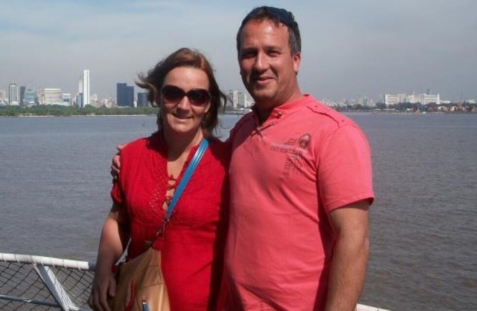 Confirman que la mujer asesinada por su pareja en Gálvez recibió al menos 10 mazazos en la cabeza