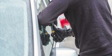 Abrieron un auto y sustrajeron material médico de importancia para un niño