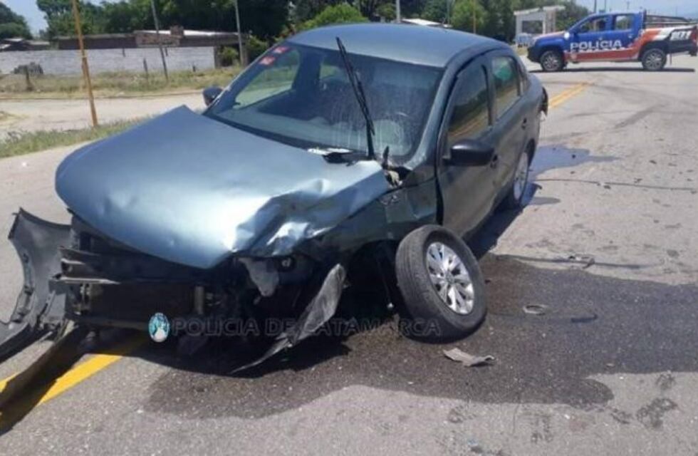 Dos vehículos colisionaron en el ingreso a Capayán