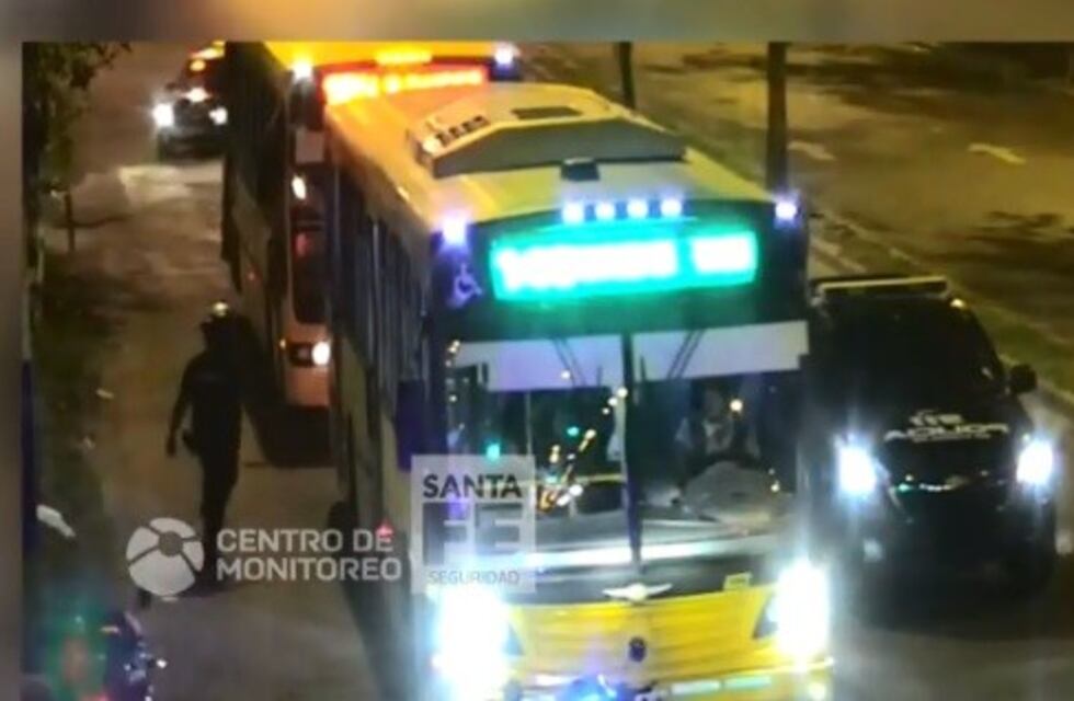 Robaron y huyeron en colectivo pero fueron seguidos por las cámaras de vigilancia y detenidos