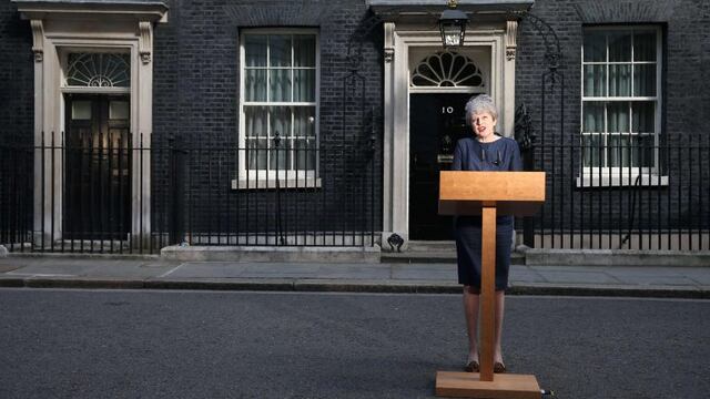 British Prime Minister Theresa May speaks to the media outside 10 Downing Street in central London on April 18, 2017.nBritish Prime Minister Theresa May called today for an early general election on June 8 in a surprise announcement as Britain prepares fo