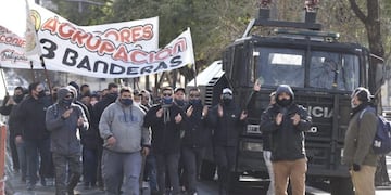 Marchan los choferes de UTA en Córdoba\u002E