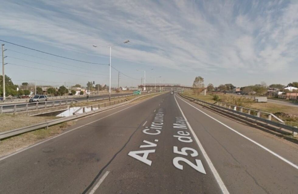 Desesperada, una mujer salió gritando a Circunvalación luego de ser golpeada por su pareja