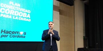 Martín Llaryora y Manuel Calvo presentaron el plan de Conectividad para Córdoba Capital\u002E