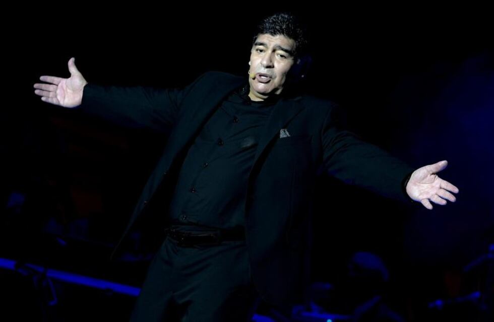 Inauguraron una nueva estatua de Diego Maradona en Bahía Blanca