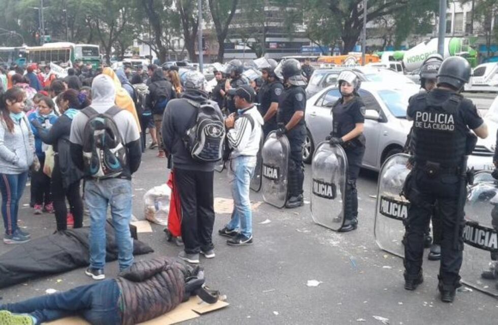 Manifestantes levantaron el acampe frente al Ministerio de Desarrollo Social