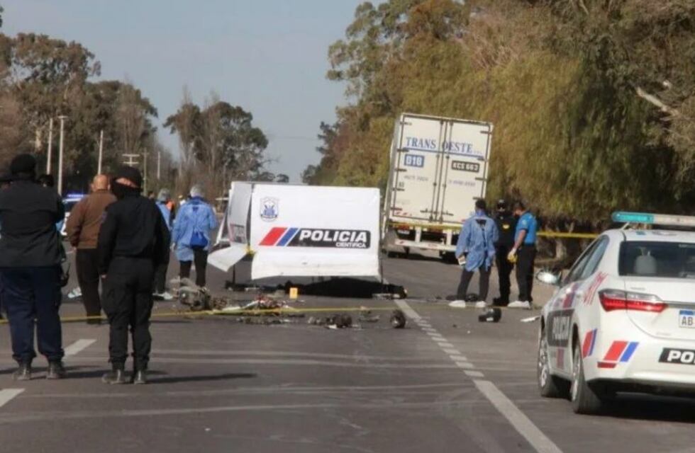 Un motociclista murió tras chocar con un camión en Ruta 20