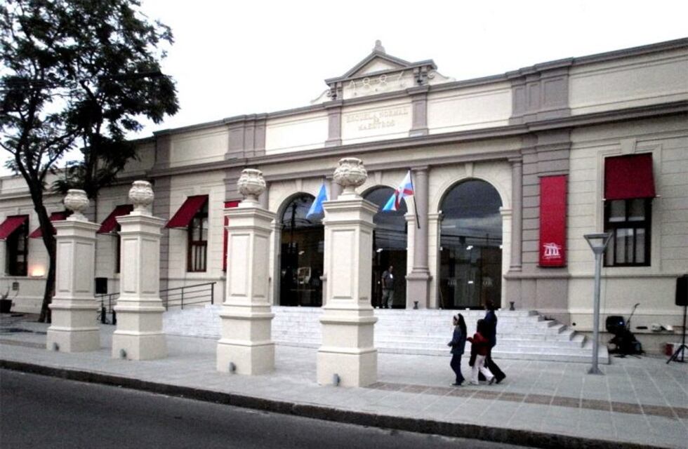 Pareja de jóvenes fue detenida por tener relaciones sexuales en el Paseo Cultural de La Rioja