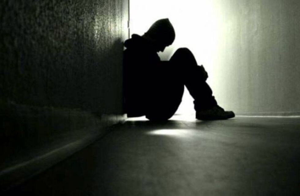 Dos mellizas de 12 años murieron tras caer de un edificio en España y hablan de “pacto suicida”: cómo prevenir el suicidio adolescente