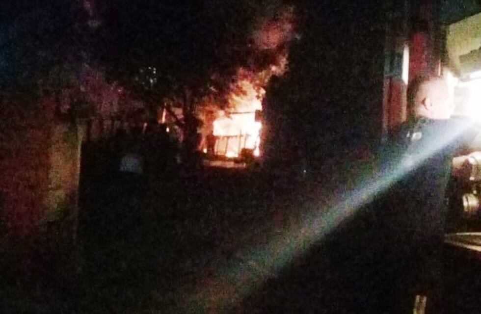 Un incendio dejó con lo puesto a un matrimonio y sus seis hijos