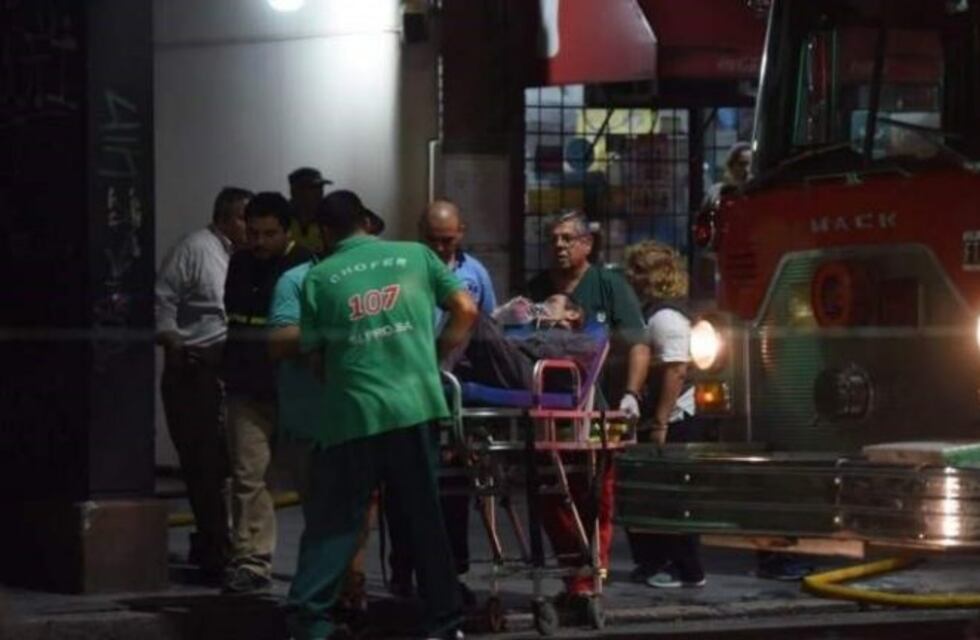 Una mujer murió por inhalar humo durante un incendio