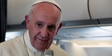 Pope Francis addresses journalists during the traditional press confernce on his flight back to Rome following a two-day visit at Fatima in Portugal, on May 13, 2017. / AFP PHOTO / POOL / TIZIANA FABI