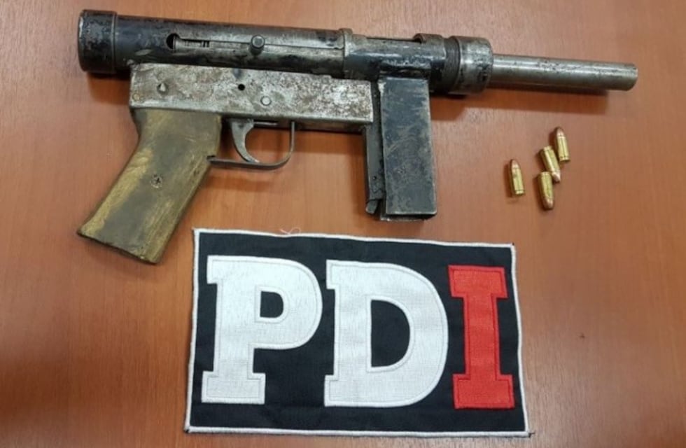 Cayó con una ametralladora casera un hombre que tenía pedido de captura