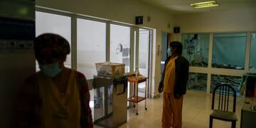 Clínicas bonaerenses adviertieron que crece el traslado de pacientes porteños a la Provincia (Foto: REUTERS / Agustin Marcarian / Archivo)