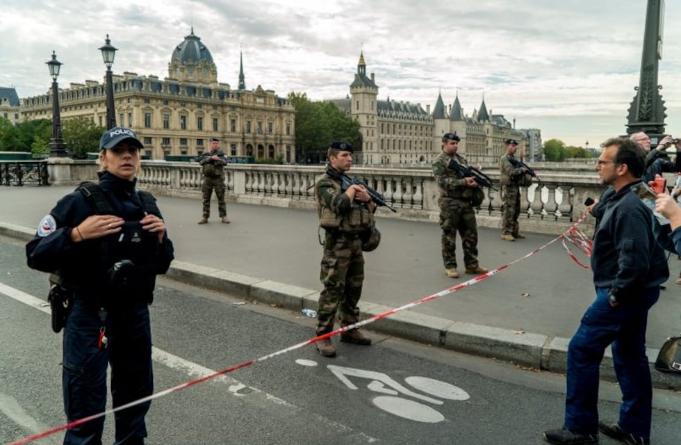 El atacante de la Policía de París tenía vínculo con movimientos islamistas radicales