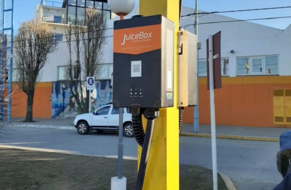Instalaron la primera terminal de carga para vehículos eléctricos en Tierra del Fuego