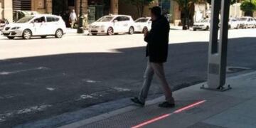 Así funcionan los semáforos de piso para peatones en Rosario\u002E