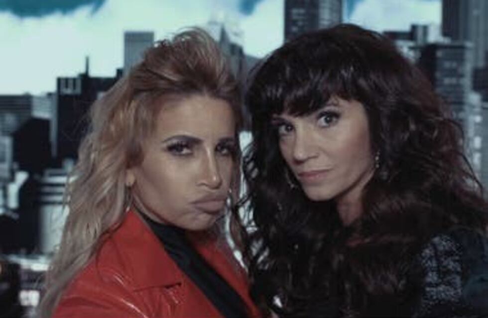 Los jugados looks de Flor Peña y Griselda Siciliani para interpretar a "Las Raporteras" en Showmatch