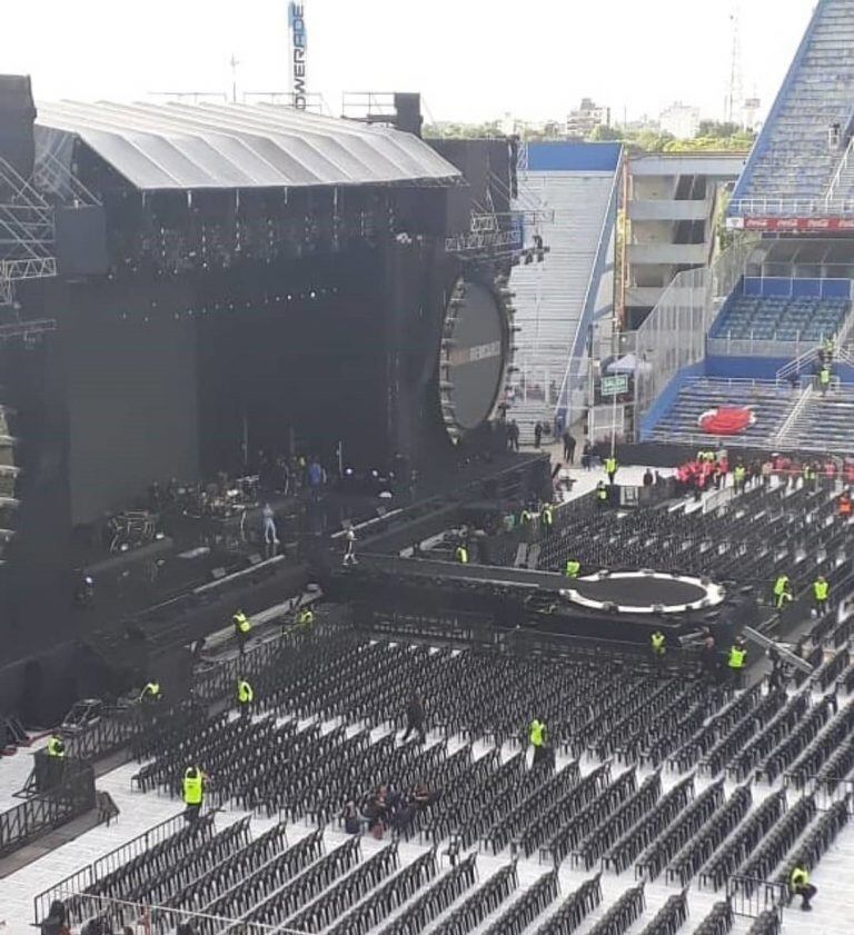 Estadio listo para el show de Shakira desde las 21.