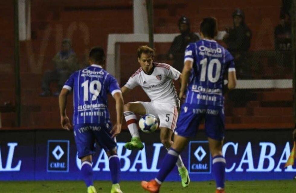 Godoy Cruz se quedó con diez jugadores pero le dio vuelta el partido a Newell's en el final