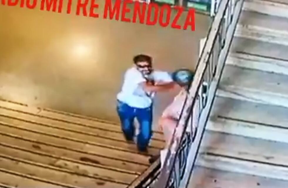Un violento robo en la Galeria Tonsa quedó registrado por las cámaras de seguridad