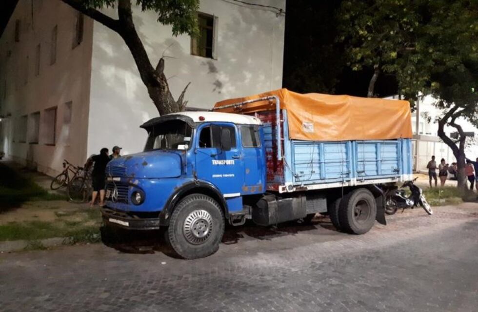 Un joven sufrió heridas tras chocar contra un camión en San Francisco