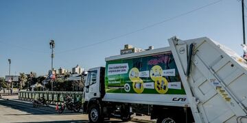 Camiones destinados a la recolección de la basura separada en reciclable y orgánica en Posadas\u002E (M\u002E de Pdas)