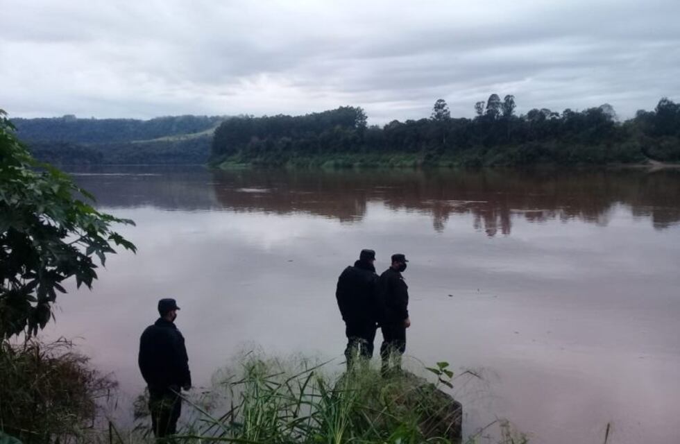 Buscan a un joven desaparecido en aguas del río Uruguay en El Soberbio