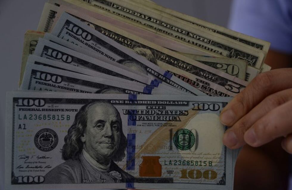 El dólar abrió la semana en alza y cerró a $30,50 para la venta en el Banco Nación