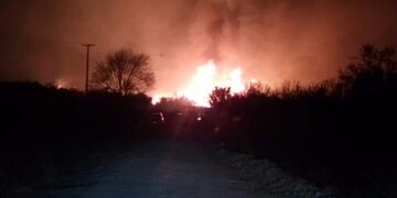 50 hectáreas se prendieron fuego esta madrugada entre San Martín y Las Chacras\u002E Foto: Gentileza Policía de San Martín\u002E