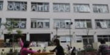 BUENOS AIRES 22/10/13, EL DECANO DE LA FACULTAD DE CIENCIAS SOCIALES DE LA UBA, SERGIO CALETTI, SUSPENDIu00d3 HOY LA ELECCIu00d3N DE LAS NUEVAS AUTORIDADES AL NO PODER SESIONAR EN LA SEDE DE LA EX TERRABUSI, TOMADA POR ESTUDIANTES QUE SE OPONEN A ESA VOTACIu00d3N ANTICIPADA.FOTO-DYN/EZEQUIEL PONTORIERO. buenos aires suspenden eleccion autoridades en la facultad de ciencias sociales sede tomada suspenden elecciones Universidad de buenos aires toma sede