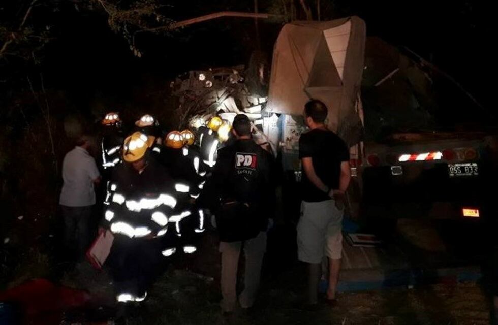 Un camionero falleció en un choque múltiple sobre la Ruta Nacional 33