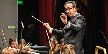 Hadrian Avila Arzuza, director de orquesta\u002E