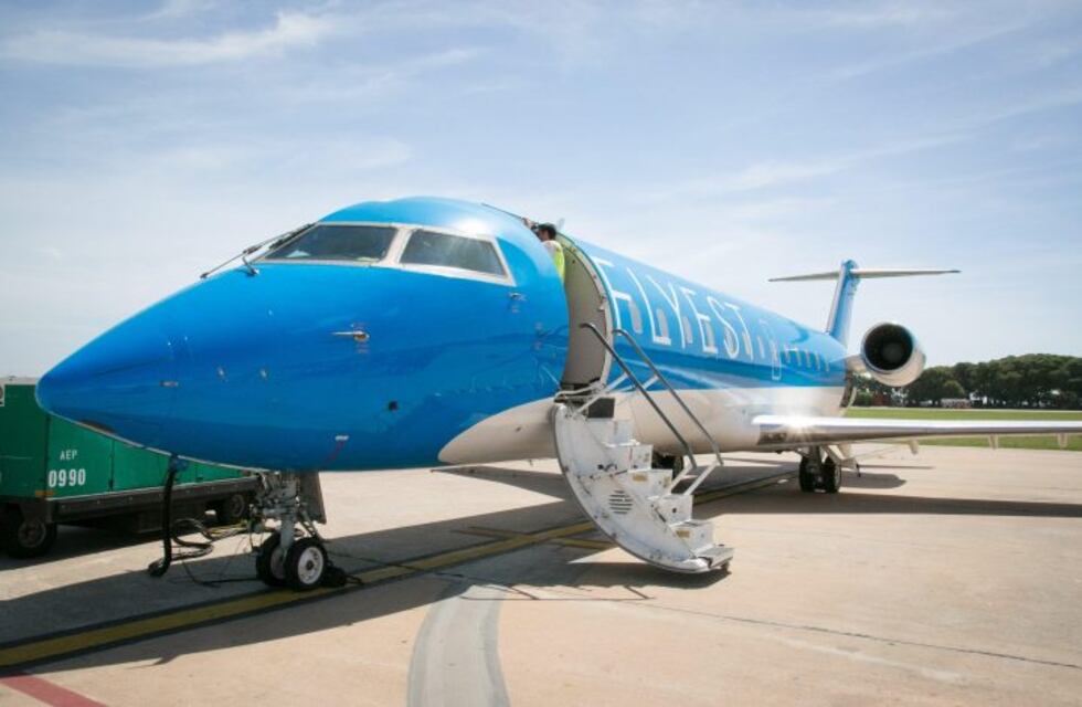 Comenzaron a reprogramar vuelos que habían sido cancelados por fallas en el sistema de Aerolíneas y Austral