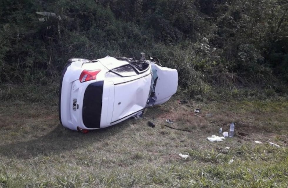 Accidente en Mbopicuá: murió una mujer y tuvieron que hospitalizar a otras cuatro