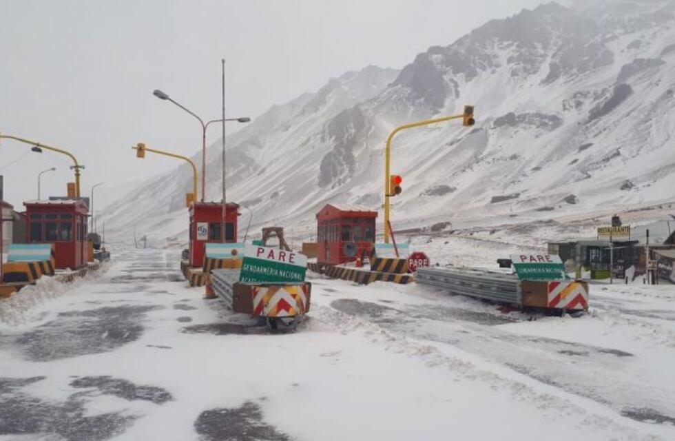 Siguen las nevadas en Alta Montaña y el Paso Internacional permanece cerrado