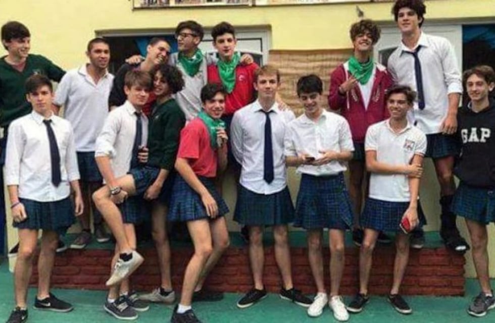 Un grupo de alumnos realizó un "cambiazo" en defensa de sus compañeras