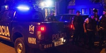 Policías fueron robados y golpeados en medio de un patrullaje en un barrio de Maipú, Mendoza\u002E